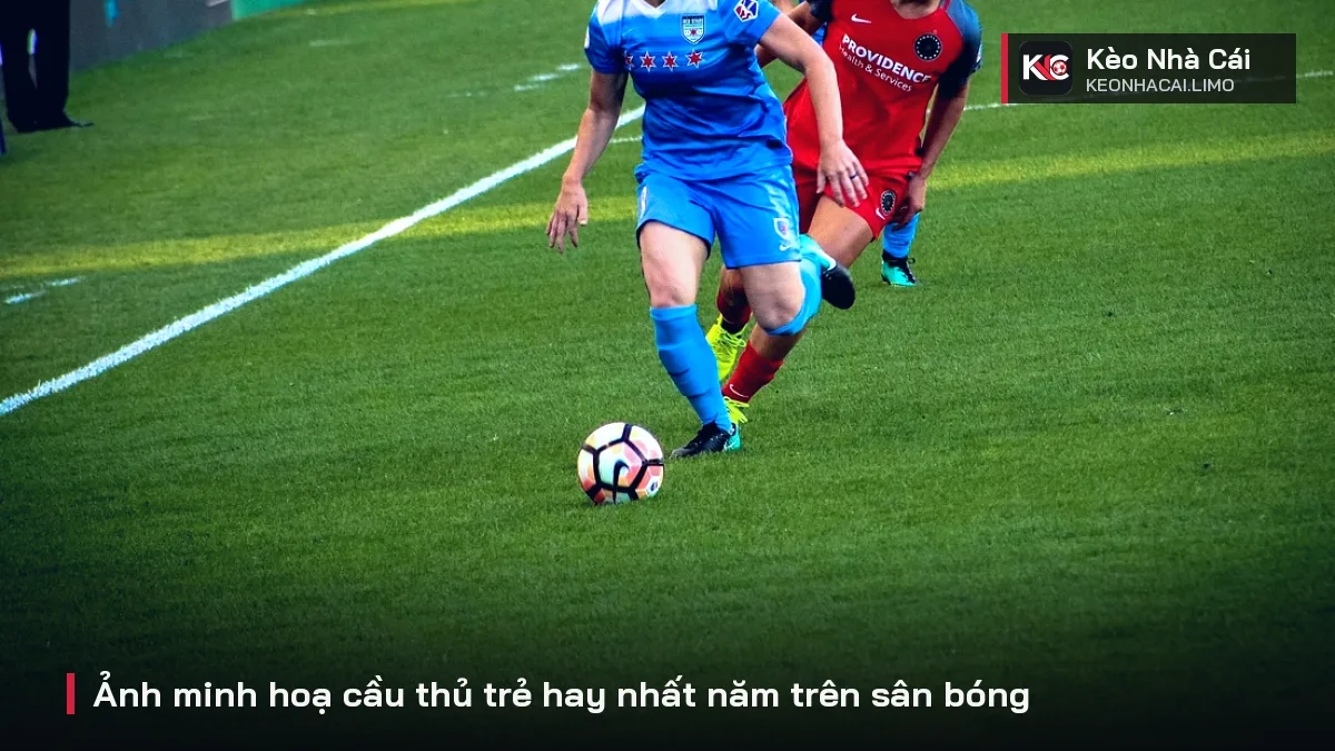 Ảnh minh hoạ cầu thủ trẻ hay nhất năm trên sân bóng