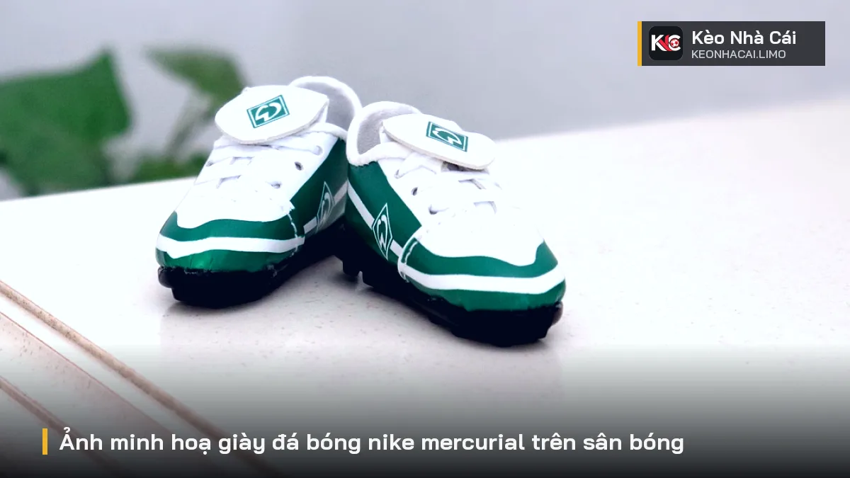Ảnh minh hoạ giày đá bóng nike mercurial trên sân bóng