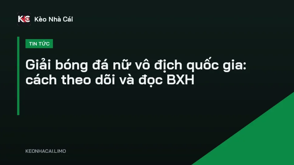 Các cầu thủ nữ tranh bóng trong trận đấu giải bóng đá nữ vô địch quốc gia Việt Nam