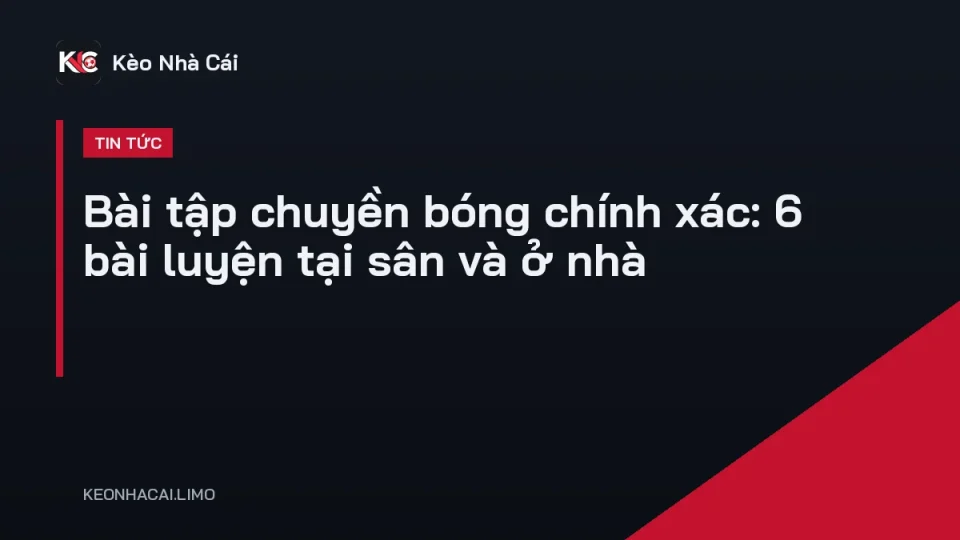 Cầu thủ tập bài tập chuyền bóng chính xác vào cổng cọc trên sân cỏ