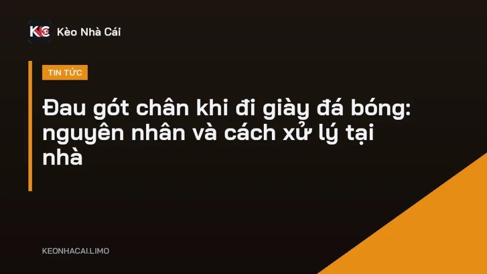 Đau gót chân khi đi giày đá bóng, cầu thủ ôm gót sau trận