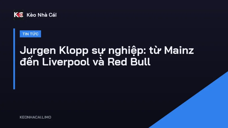 Jurgen Klopp giơ tay ăn mừng bên đường biên trong sự nghiệp huấn luyện tại Liverpool