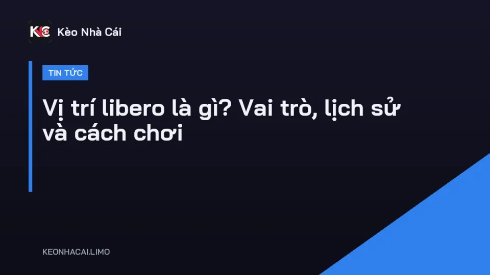 Libero đứng sau hai trung vệ điều phối hàng thủ trên sân bóng đá
