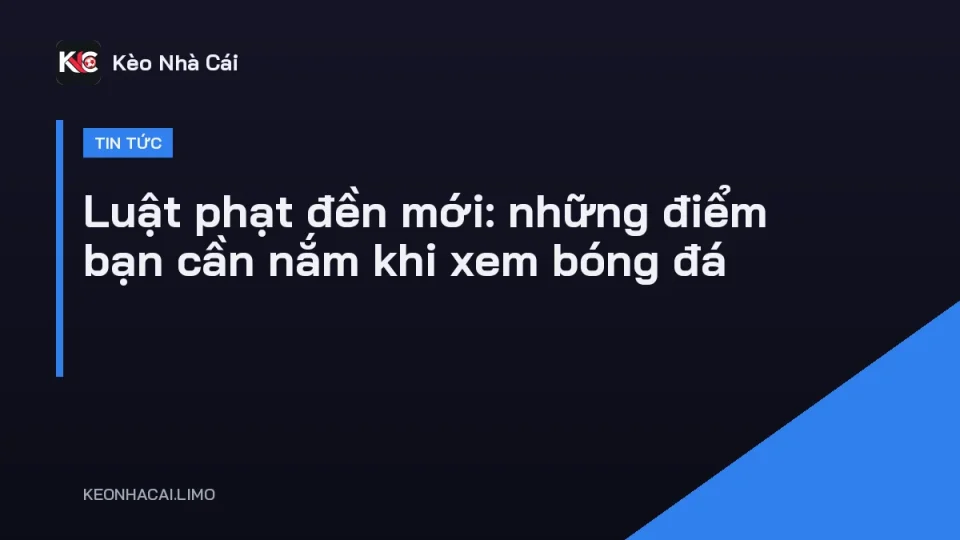 Thủ môn đứng trên vạch gôn chuẩn bị đỡ quả phạt đền theo luật phạt đền mới
